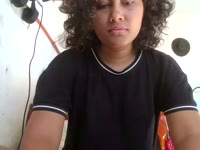 Um pouco tímido, mas também extrovertido. Um pouco exagerado, venha se divertir comigo. Estou aberto a experimentar coisas novas.