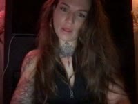 Opzoek naar wat spanning en ben je wat nieuwsgieirig naar deze ondeugende jonge milf? Hebben mijn looks je nieuwsgierig gemaakt of was het stiekem dat gespierde kontje?
Mijn lange haren of me heldere blauwe ogen?Laten we heerlijk samen kletsen en vertel mij jou fantasie, bij mij kun je alles zeggen! Het blijft ons geheimpje!Wie weet loopt de spanning zo hoog op dat we samen een heerlijk avontuurtje beleven en intens genieten.. Ik wacht op je.. Liefs