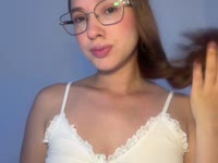 I am a sweet, cheerful and flirty girl. I love smiling, meeting new people, enjoying good conversations and sharing special moments. I have a tender side and a mischievous one that you will discover little by little.
