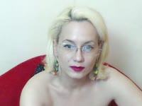 Sexy Red Foxy likes to play and to have hot experiences.
