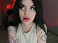 My green eyes have already captured more than a few hearts—are you ready to look into them and never leave?
I’m saving up for my very first car and dreaming of the moment I finally get my driver’s license. One day, I’ll be in Tokyo visiting the Harry Potter museum. Who knows, maybe you’ll be the one walking those streets with me.
Sometimes you can find me at the gym, but more often I’m in my cozy space, binge-watching series or enjoying the perfect lazy day when I don’t have to go anywhere. My mornings start with water or raspberry tea… and my evenings? Maybe with the two of us, daring each other to see who gives in first.
I’m kind, caring, sometimes emotional—but always real. I believe in kindness, and I start with myself. And maybe I can read your thoughts right now.
So tell me… if you were in my place, what would you do? Maybe tonight we start our story.