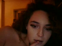 Hai ik ben Yusra 18 jaar en van Marokkaanse afkomst. Ik maak in mijn dagelijkse leven 18+  content en ervaar daar heel veel plezier in. Ik ben een vollere dame met grote borsten een dikke kont een klein buikje lief gezichtje en een bos vol krullen boven en beneden.ik doe aan augyo, foot, BDSM, SM, GFE, dominantie, onderdanigheid,en Golden shower fetisj. Naast fetisj doe ik ook aan twerken, boobie shows en samen spelen.