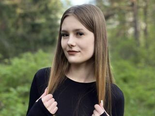 naked girl with cam fingering BernardPeters