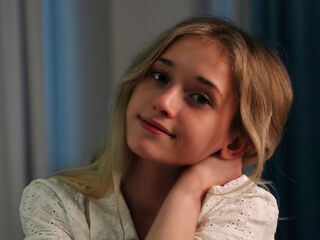 naked cam girl fingering pussy DorisCounsell