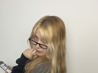 nude camgirl photo EloiseGow