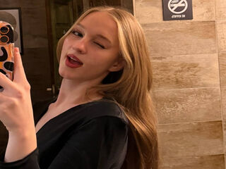 beautiful webcam girl IleanaNiese