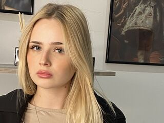 camgirl showing pussy MarnieRhyner