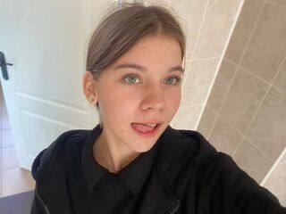 girl showing tits NadineGene