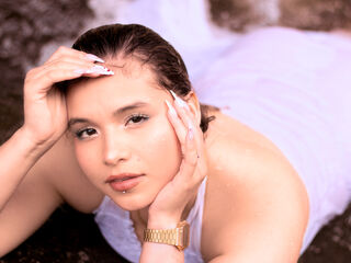 cam girl playing with vibrator SusieJohns