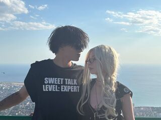 couple bedroom sex cam LucilleAndMoriah