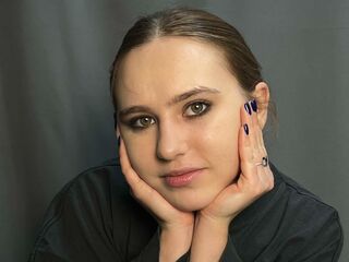 babe web cam AlanaHowlett