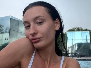 masturbating webcam girl AliceLewandovski
