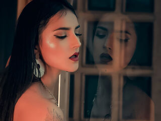 mastubating web cam girl ArethaWhite