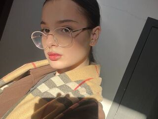 cam girl masturbating with vibrator BarberaMatejek