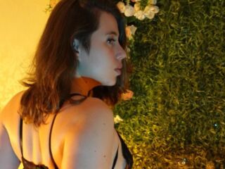 camwhore fingering shaved pussy BellValeria