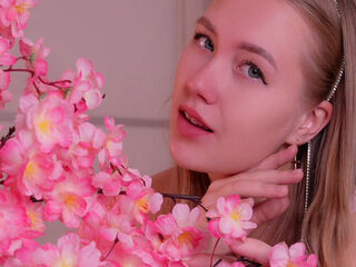 camgirl playing with sex toy BertaTurro