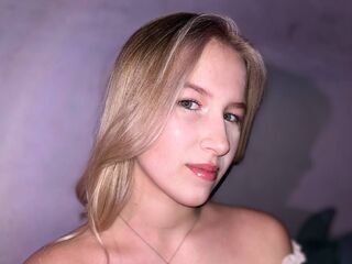 camgirl masturbating BettyKirsy