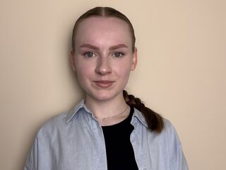 masturbating cam girl BettyannGrenon