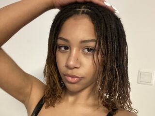 naked camgirl masturbating CadeyMir