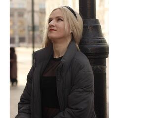 naked cam girl photo CarinGoodwin