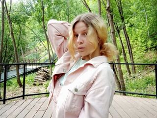 free nude live show CelesteForman