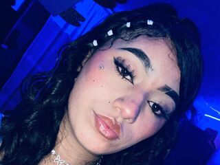naughty cam girl fingering pussy CelesteRiva