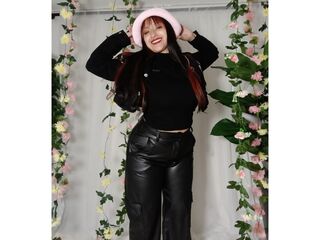 cam girl masturbating with vibrator CooperGabby
