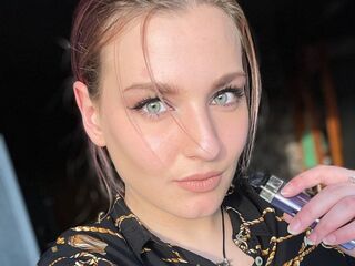 cam girl playing with sextoy CristaStwell