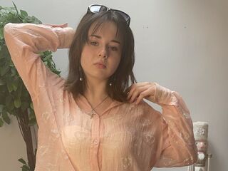 nude webcamgirl picture CweneClose