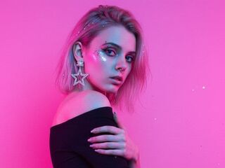 topless camgirl DaiseyNovotny