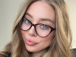 topless webcamgirl DianeWhitly