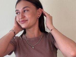 camwhore shaved pussy EbonieTurkus