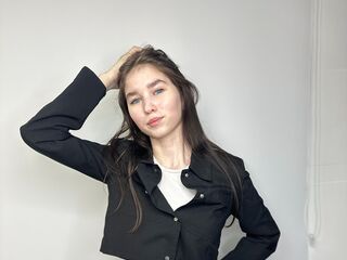 camgirl shaving pussy ElwynaBeste