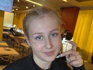 hot striptease webcam EmelinaKrider