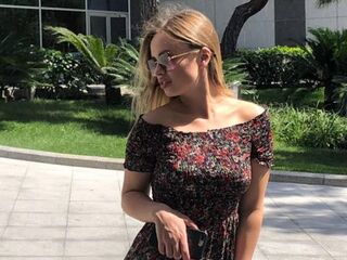 cam slut photo EmileeBeyale