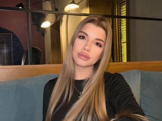 masturbating camgirl EmmyRamsdell