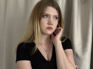 naked camgirl masturbating with vibrator GemmaCiliberto