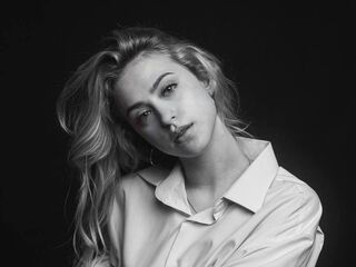 nude cam girl picture GwynethHibbits