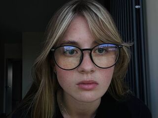 camwhore shaved pussy JacelynAmenta