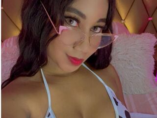 camgirl playing with dildo JannaYhowns