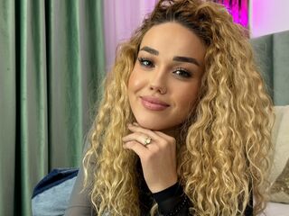 camgirl playing with dildo JessyJill