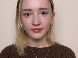 camgirl fingering shaved pussy JulianaGobler