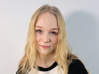 cam girl chatroom KamiMellema