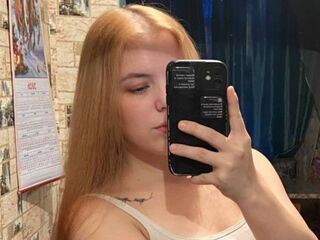 live cam girl photo KarrieAnesi