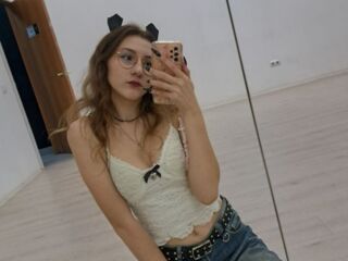 camwhore masturbating with dildo KarryLagerstedt