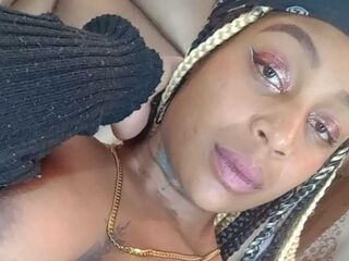 nude gamgirl KataRome