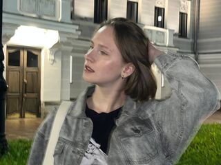 girl webcam show KrissyJn