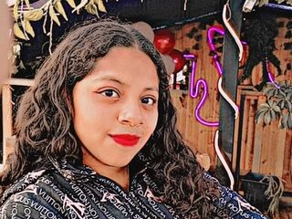 camwhore fingering shaved pussy KyraFade