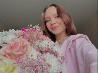 camgirl masturbating with sextoy LashondaBinion