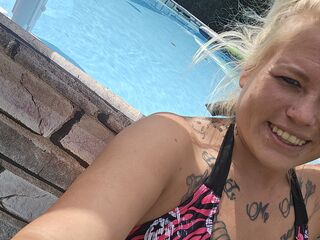 camgirl masturbating with dildo LaylaM